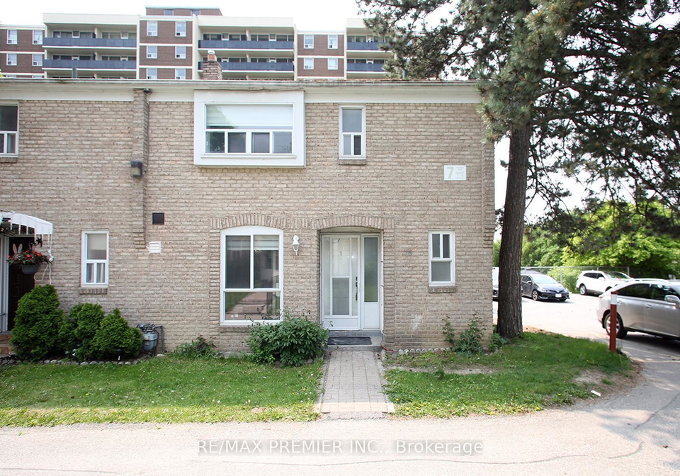 7-gosford-boulevard-york-ontario-w12196835