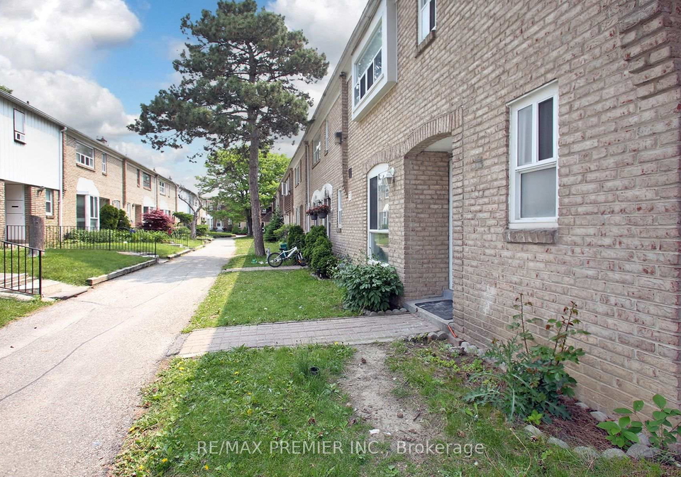 7-gosford-boulevard-york-ontario-w12196835