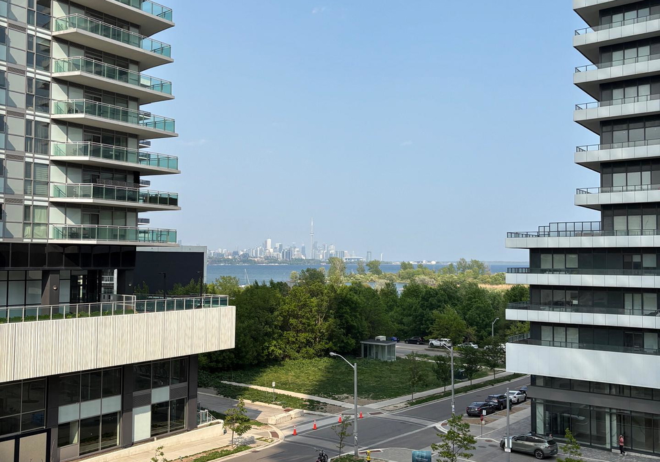30-shore-breeze-drive-etobicoke-ontario-w12197443