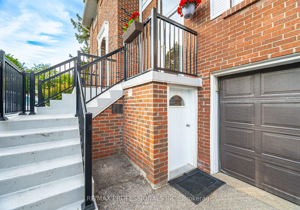 582-renforth-drive-etobicoke-ontario-w12198172