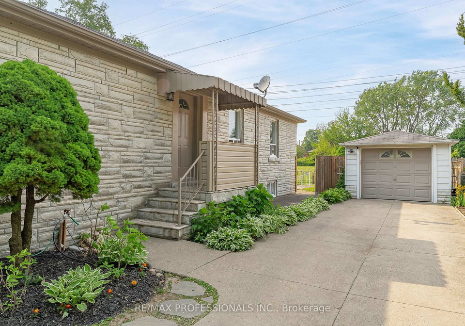 24-castlebar-road-etobicoke-ontario-w12199230