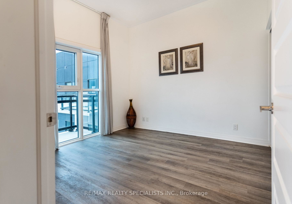 102-grovewood-common-crescent-ne-oakville-ontario-w12200738