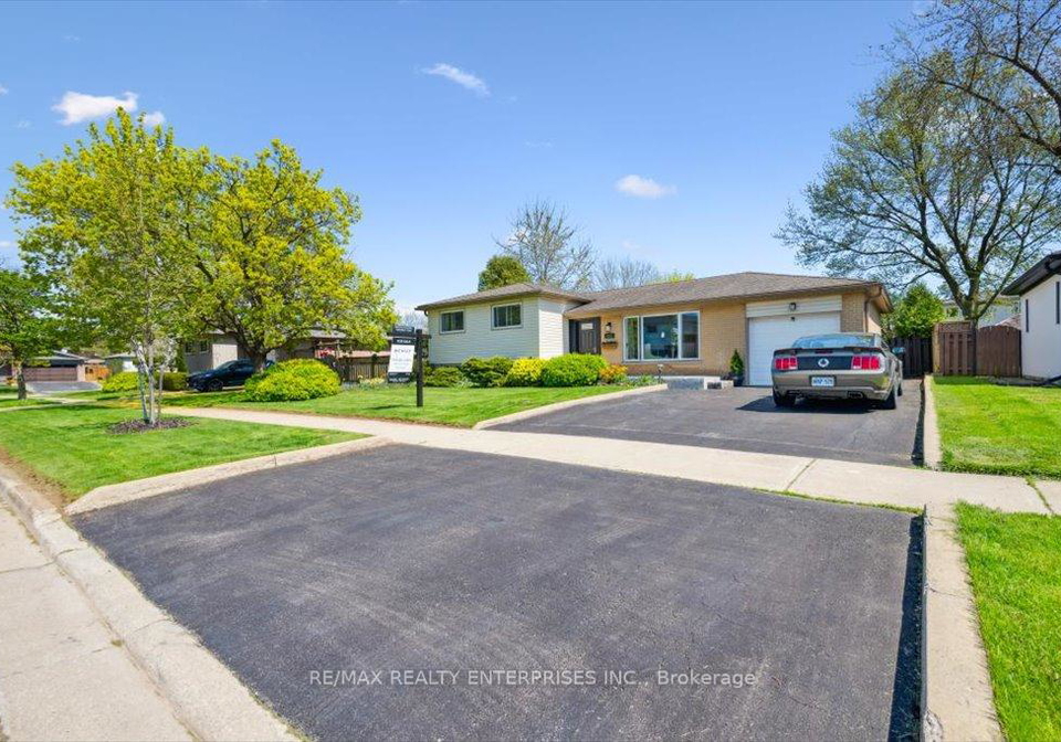 413-yale-crescent-oakville-ontario-w12203615
