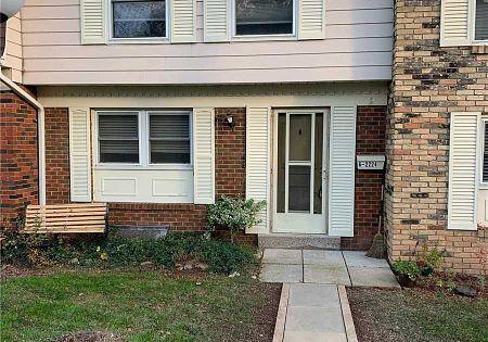 2224-upper-middle-road-burlington-ontario-w12205538