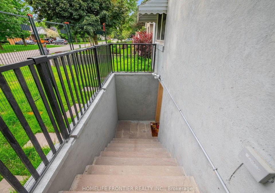 12-gibson-avenue-etobicoke-ontario-w12208268
