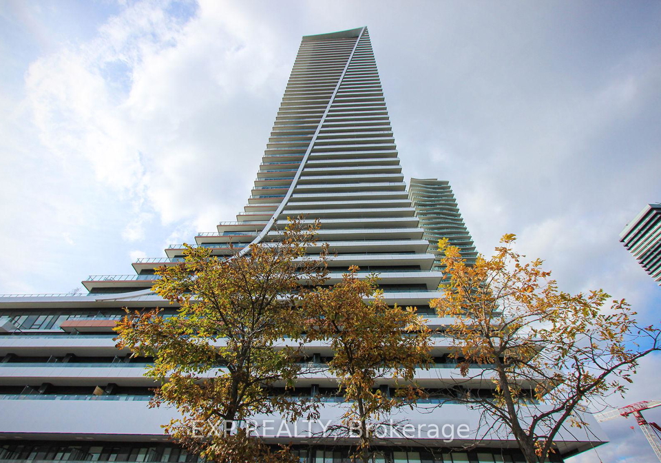 30-shore-breeze-drive-etobicoke-ontario-w12209099