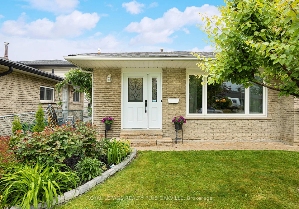 947-mcbride-avenue-mississauga-ontario-w12209967