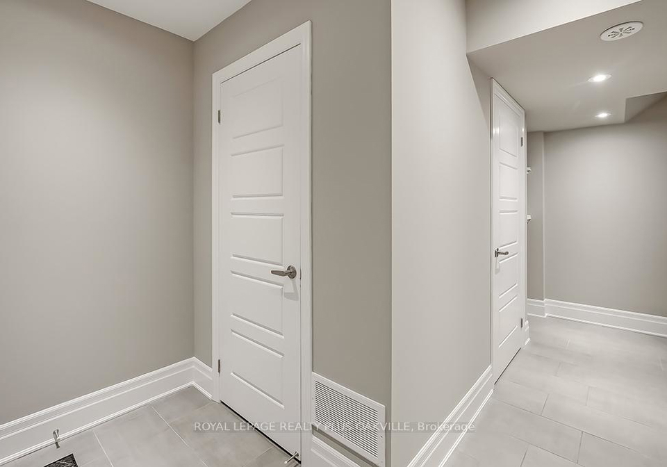 512-bellflower-court-milton-ontario-w12210069