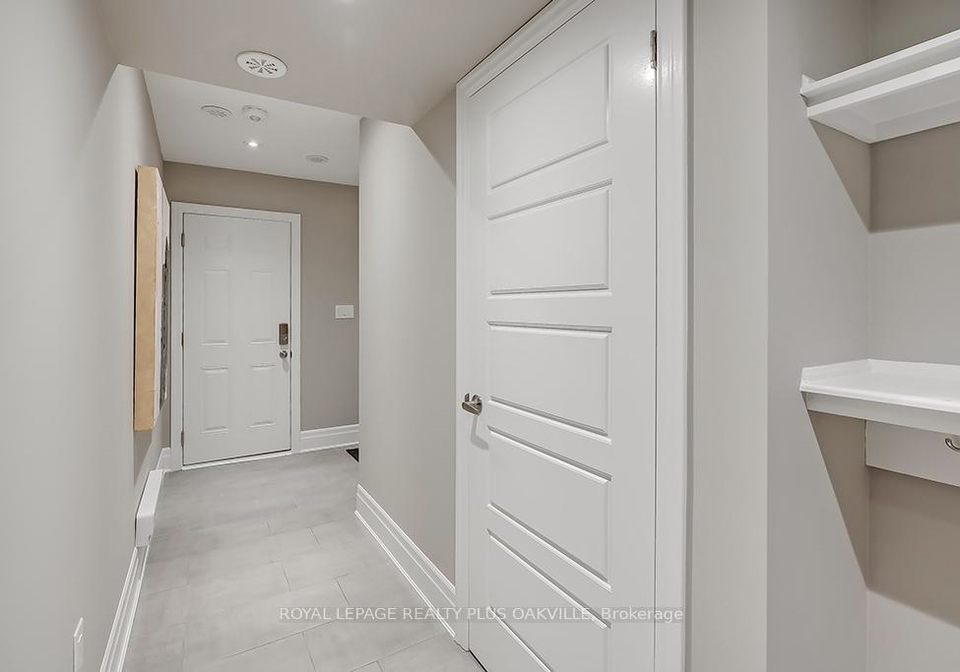 512-bellflower-court-milton-ontario-w12210069