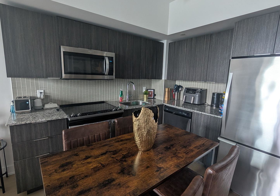 30-shore-breeze-drive-etobicoke-ontario-w12210487