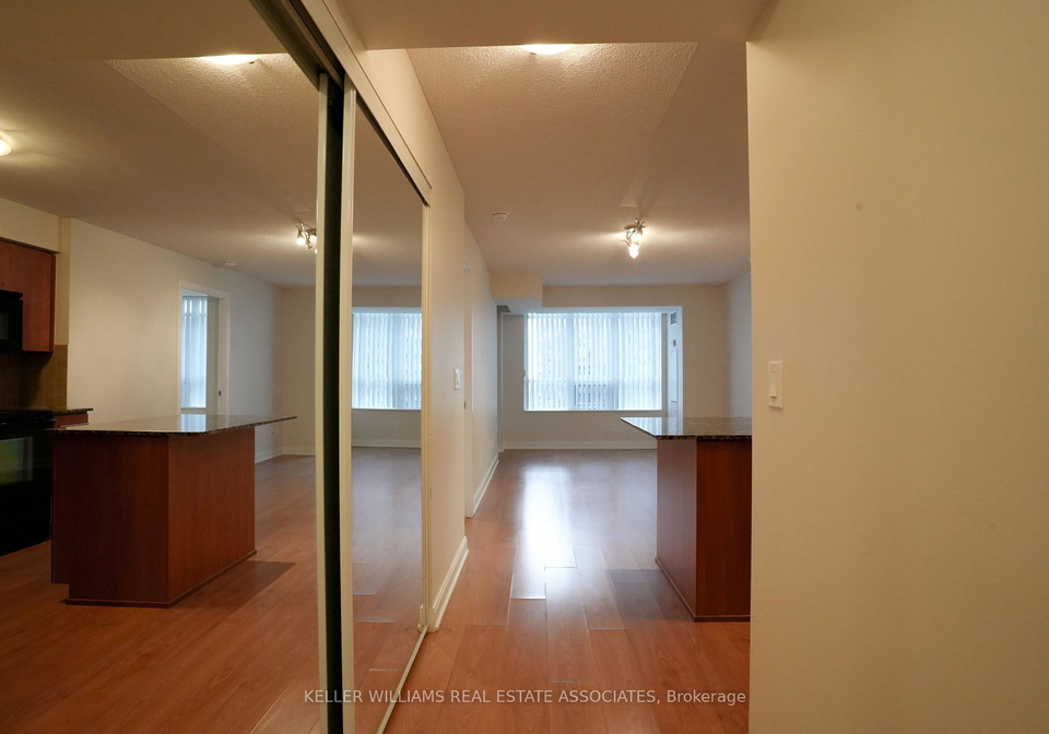 330-burnhamthorpe-road-w-mississauga-ontario-w12210493