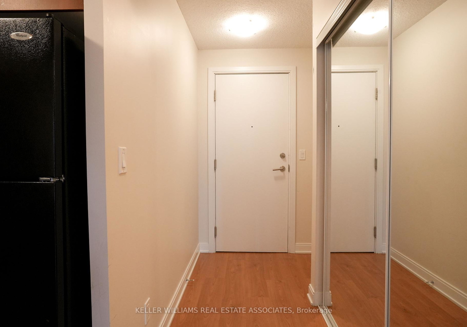 330-burnhamthorpe-road-w-mississauga-ontario-w12210493