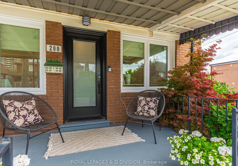 200-belgravia-avenue-north-york-ontario-w12212822