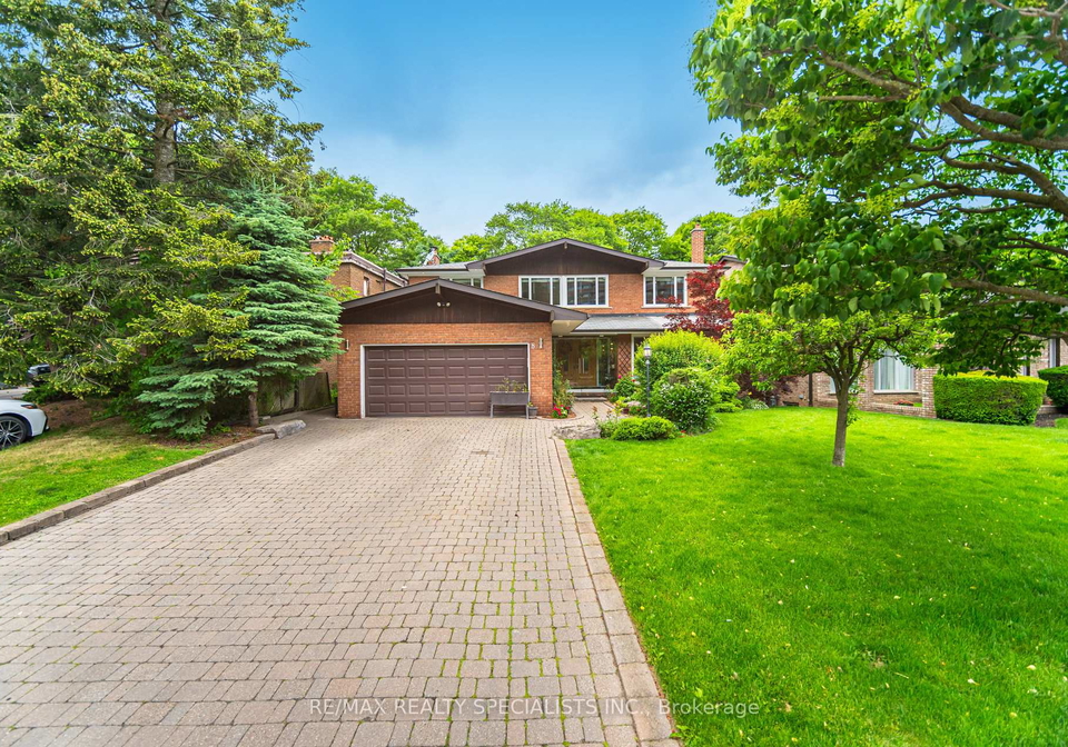 8-strath-humber-court-etobicoke-ontario-w12215100