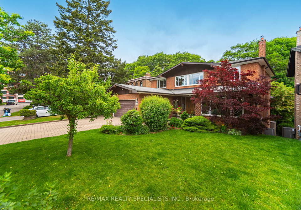 8-strath-humber-court-etobicoke-ontario-w12215100