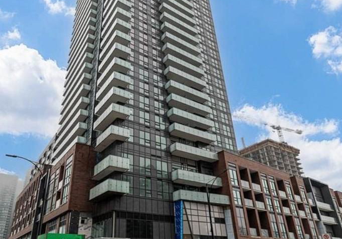 square-one-drive-mississauga-ontario-w12217536