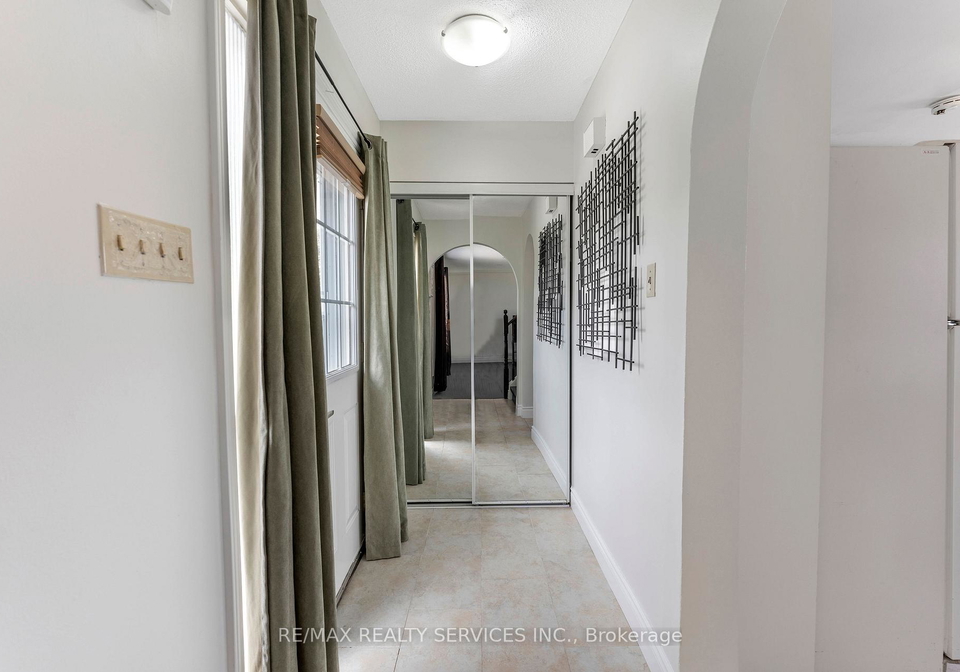 8-heatherside-court-s-brampton-ontario-w12217561
