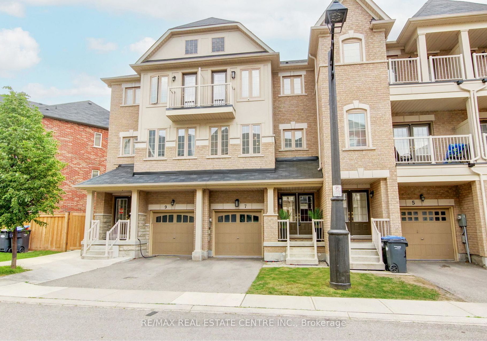 7-rabbit-run-way-brampton-ontario-w12217727