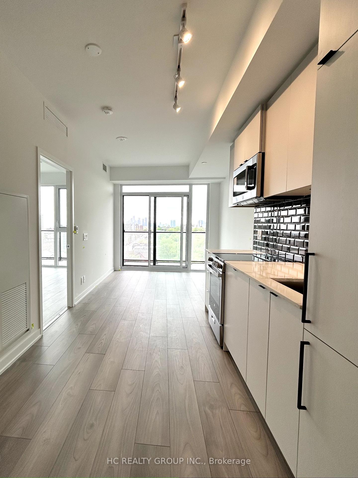 285-dufferin-street-toronto-ontario-w12217906