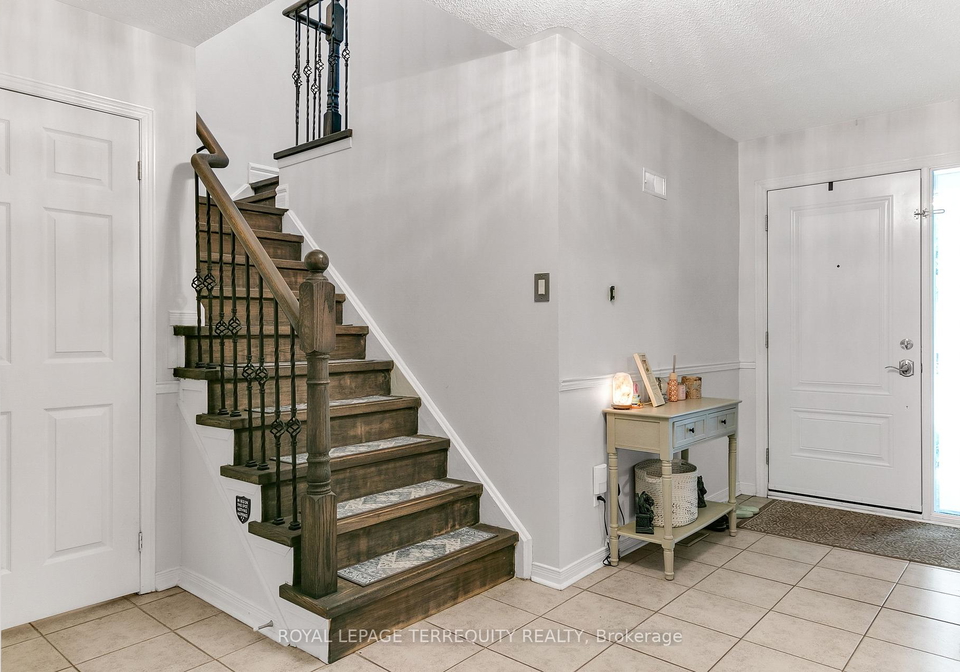 372-queens-drive-north-york-ontario-w12218001