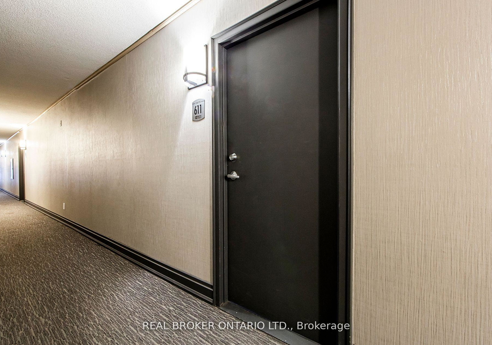 1000-cedarglen-gate-mississauga-ontario-w12220075