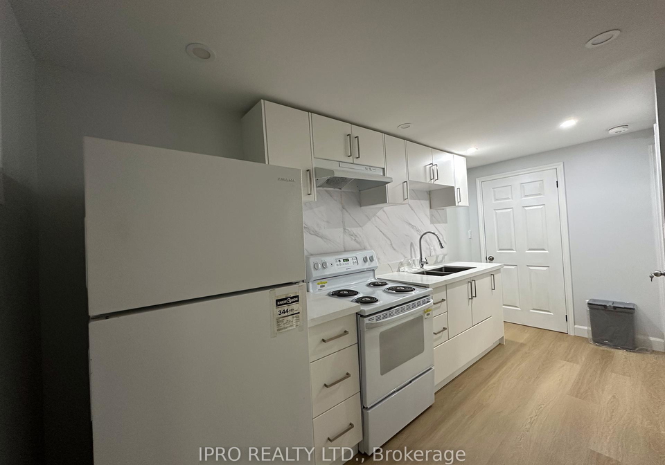 35-shalom-crescent-etobicoke-ontario-w12221253