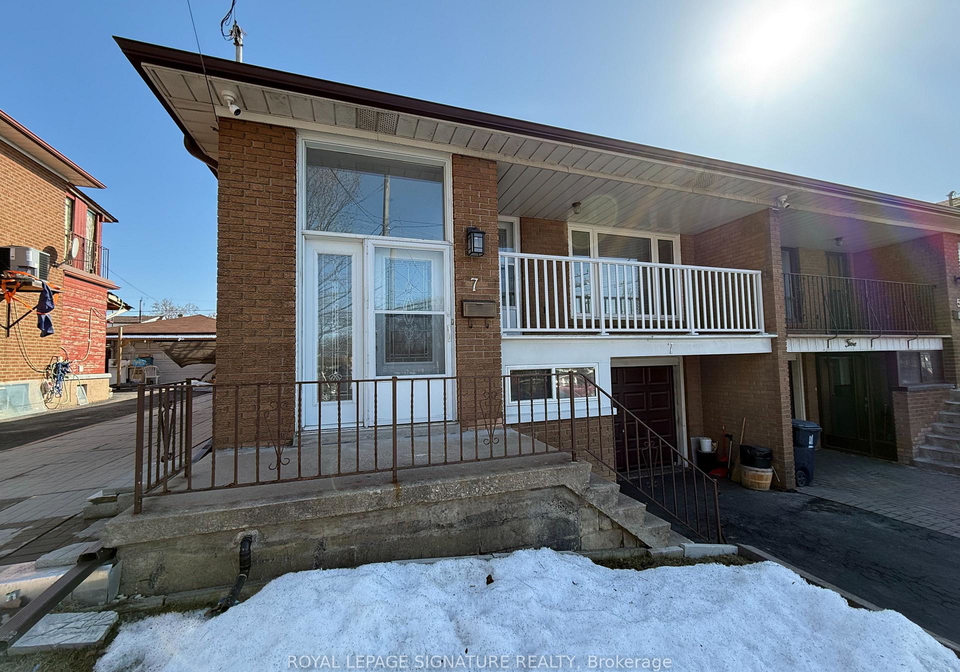 7-falstaff-avenue-north-york-ontario-w12221509
