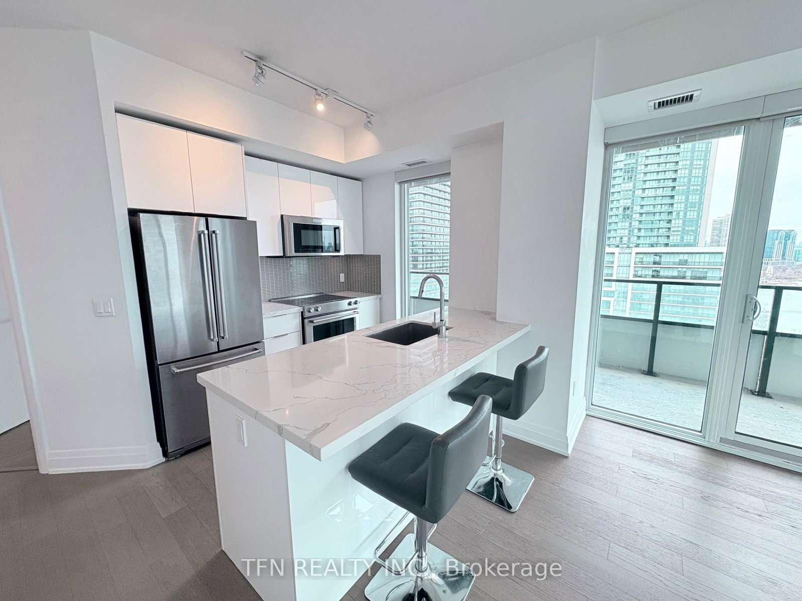 20-shore-breeze-drive-etobicoke-ontario-w12222151