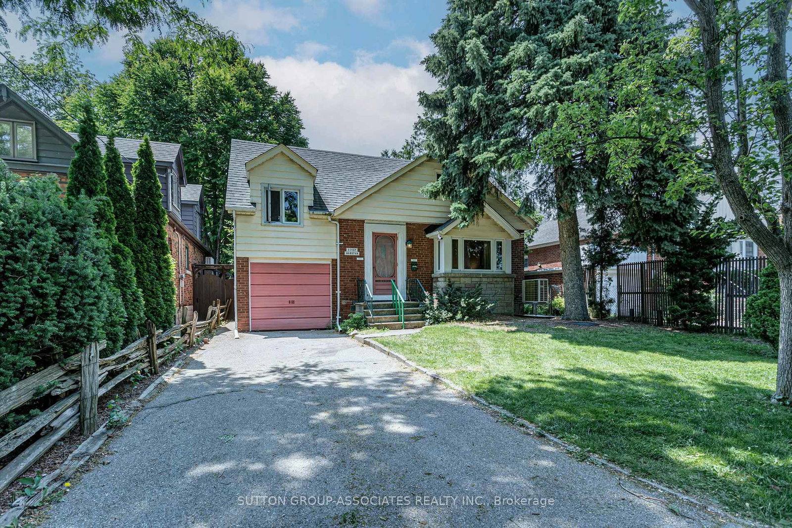 8-monkton-avenue-etobicoke-ontario-w12222484