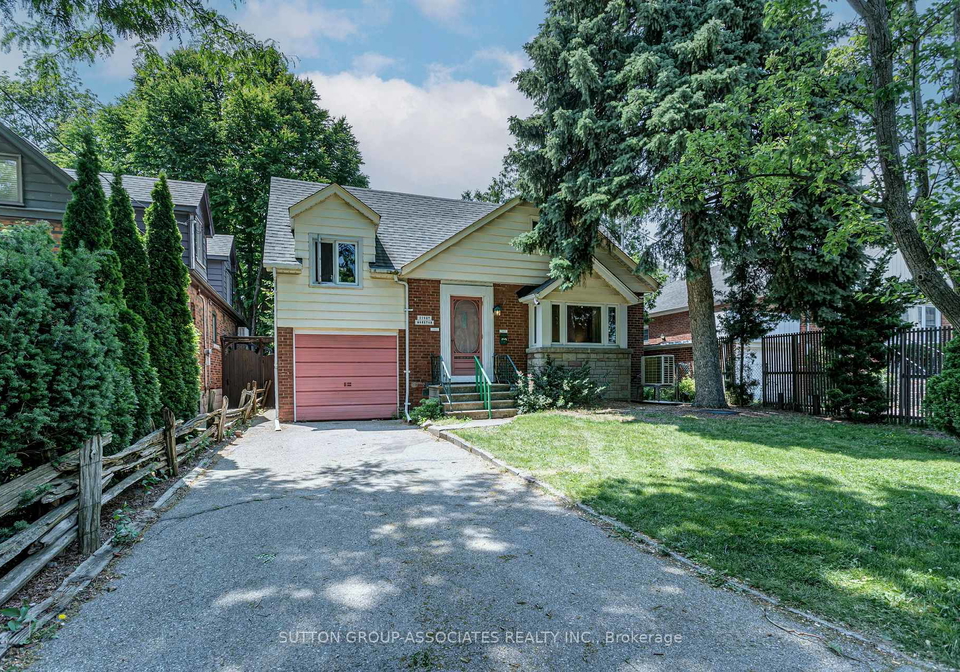 8-monkton-avenue-etobicoke-ontario-w12222484