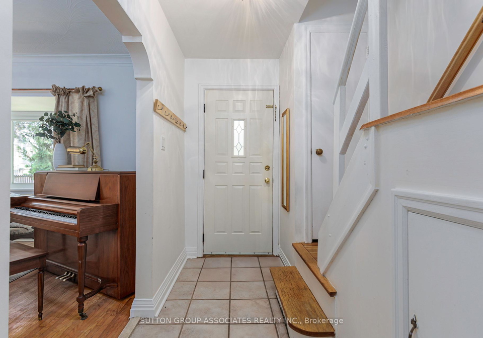 8-monkton-avenue-etobicoke-ontario-w12222484