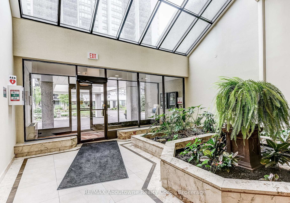2180-marine-drive-oakville-ontario-w12222524