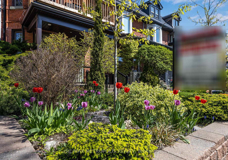 52-fern-avenue-toronto-ontario-w12223341