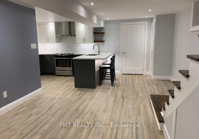 3-venn-crescent-toronto-ontario-w12223395