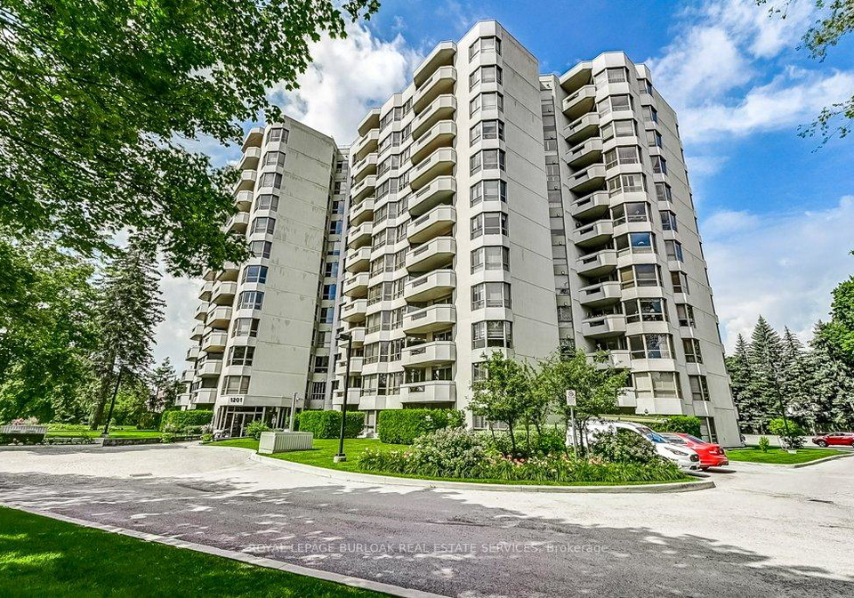 1201-north-shore-boulevard-e-burlington-ontario-w12225600