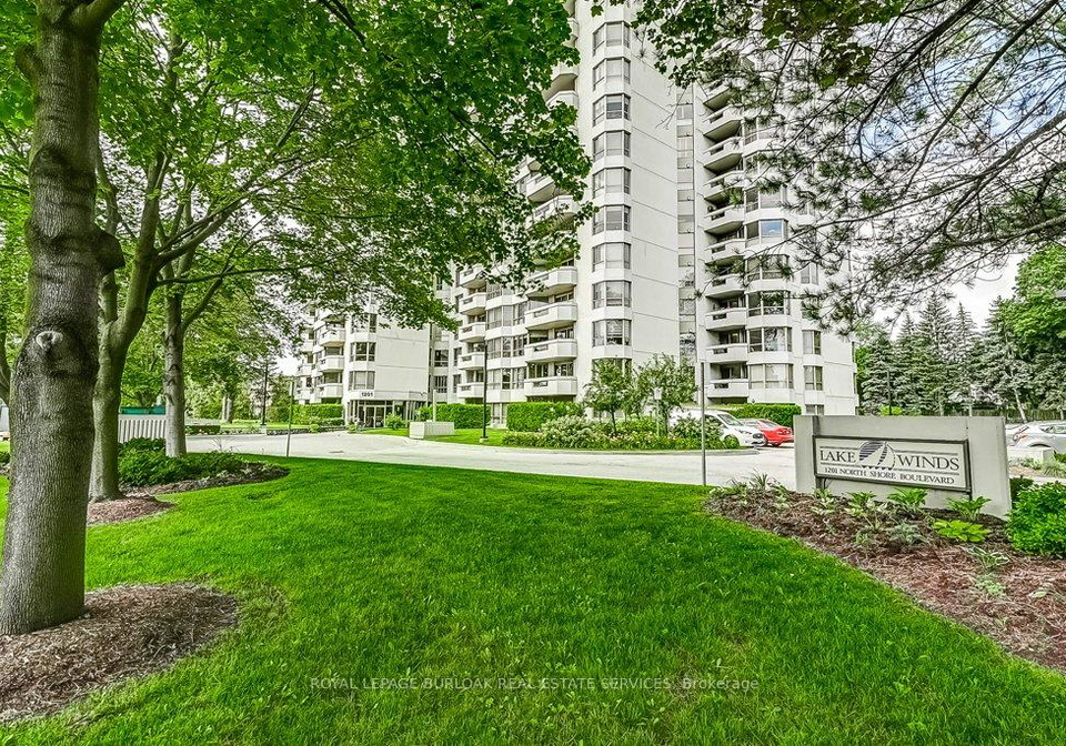 1201-north-shore-boulevard-e-burlington-ontario-w12225600