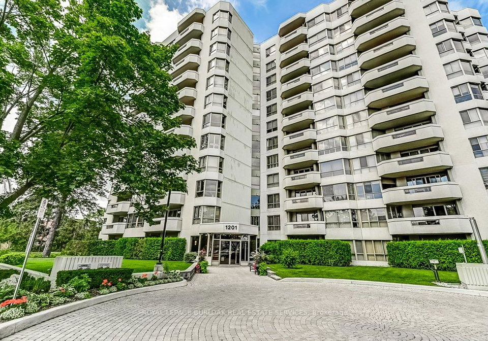 1201-north-shore-boulevard-e-burlington-ontario-w12225600