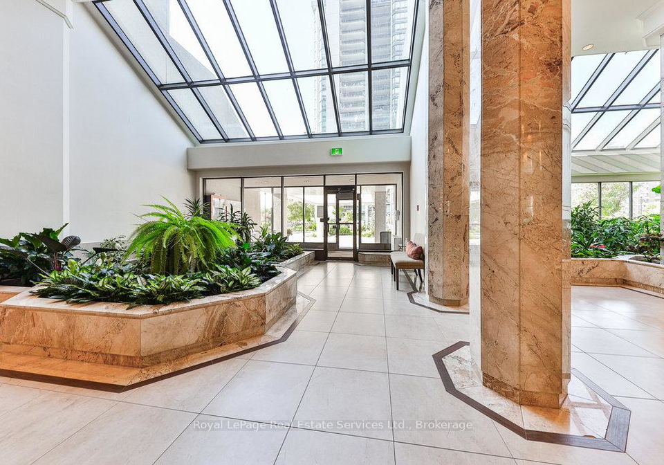 2170-marine-drive-oakville-ontario-w12225933