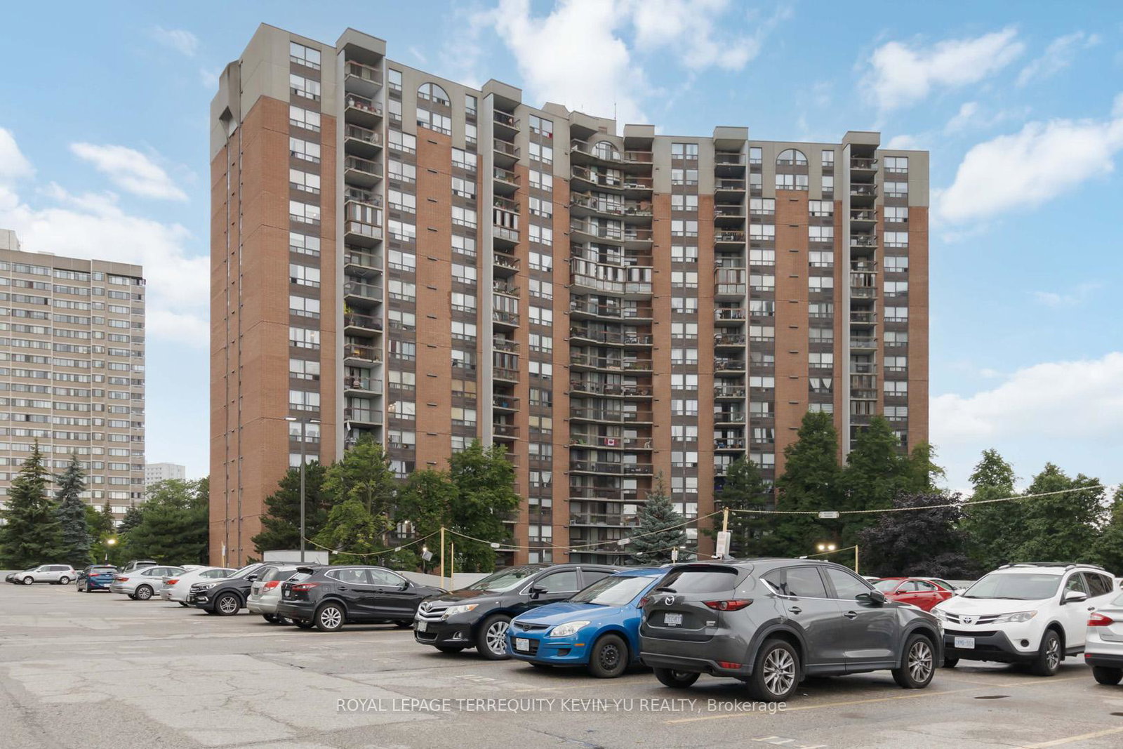 20-valley-boulevard-mississauga-ontario-w12228845