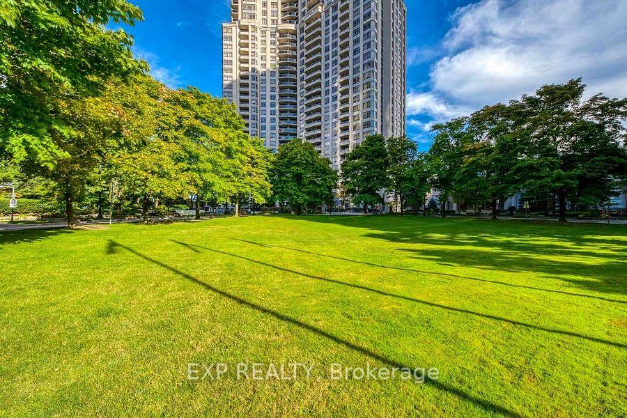 35-kingsbridge-garden-circle-mississauga-ontario-w12229786
