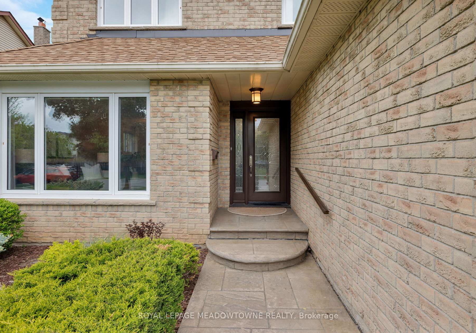 521-vanier-drive-milton-ontario-w12230023
