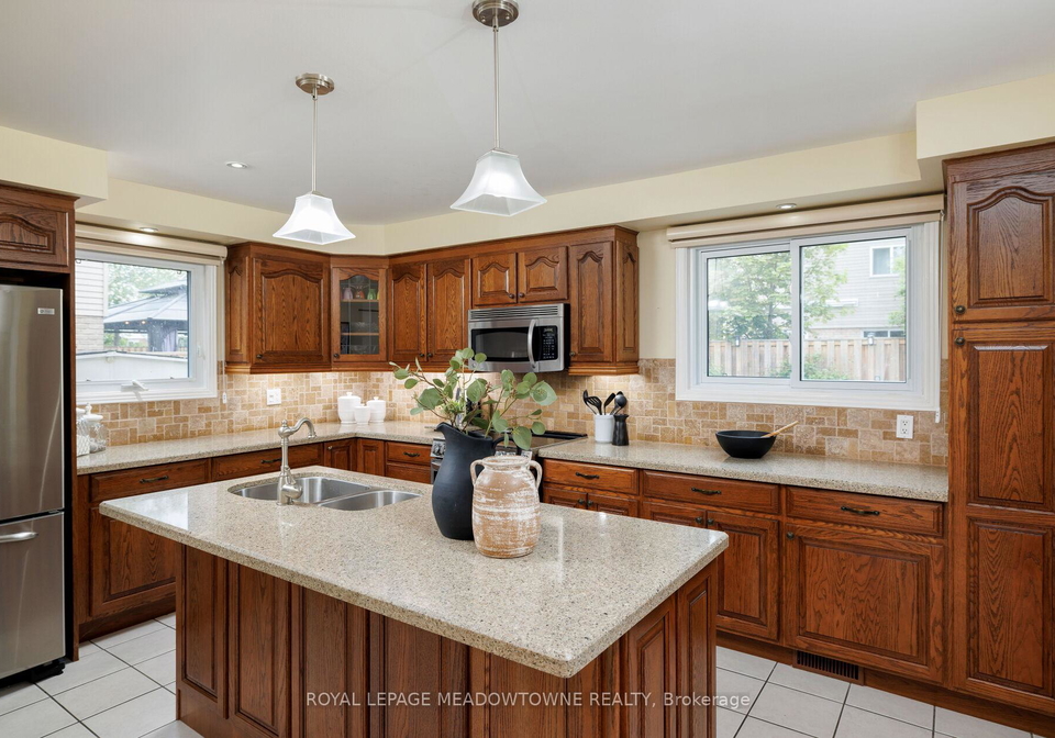 521-vanier-drive-milton-ontario-w12230023
