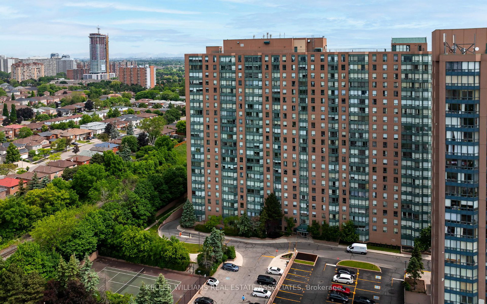 135-hillcrest-avenue-mississauga-ontario-w12230240