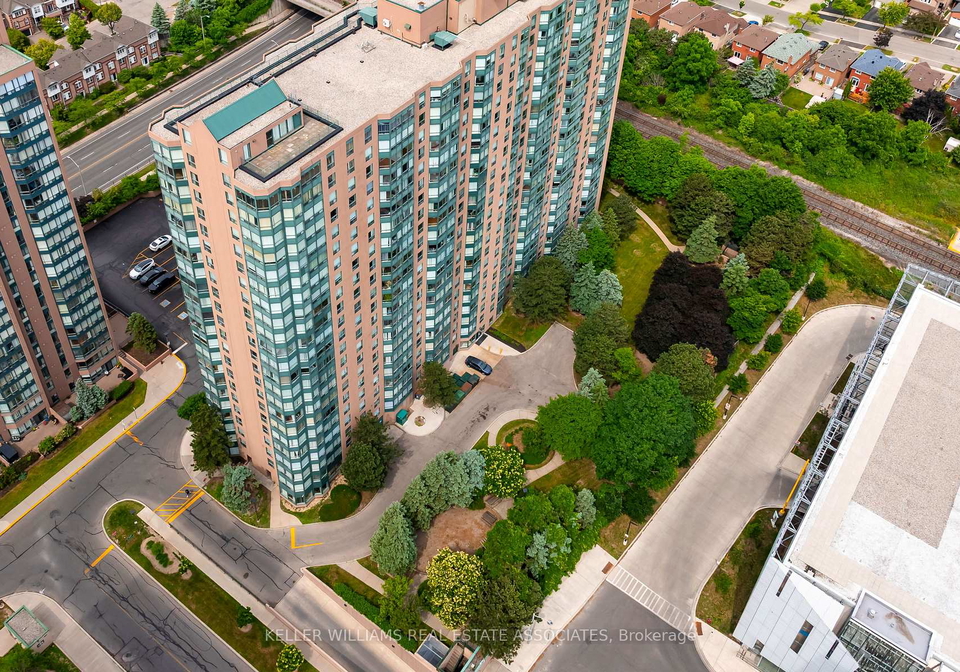 135-hillcrest-avenue-mississauga-ontario-w12230240