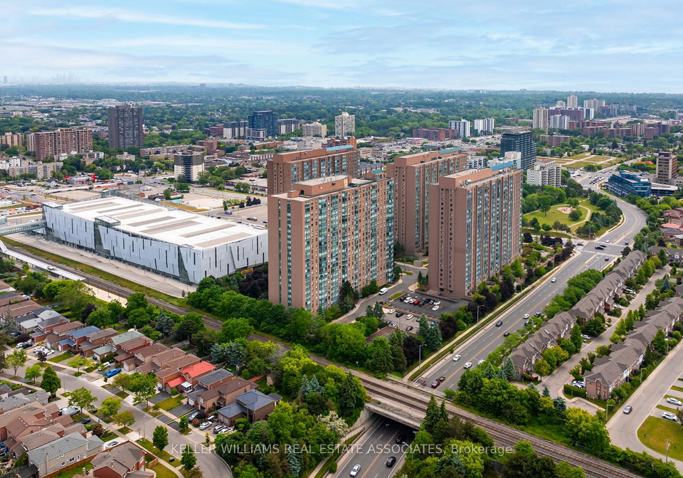135-hillcrest-avenue-mississauga-ontario-w12230240