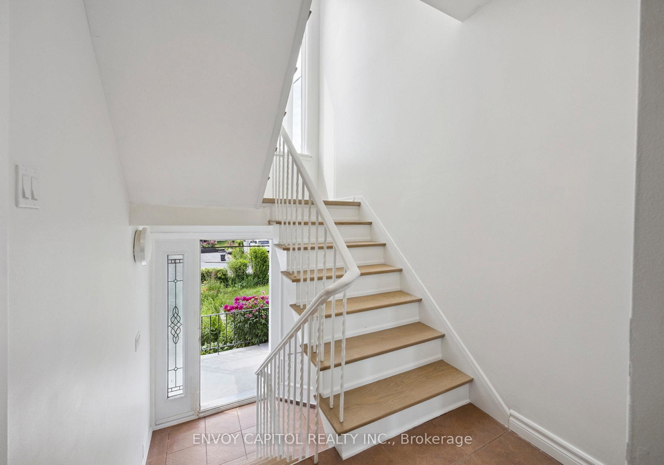 10-wintergreen-road-york-ontario-w12233516