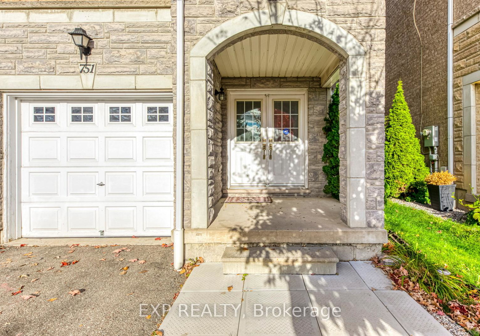 751-candlestick-circle-mississauga-ontario-w12233881