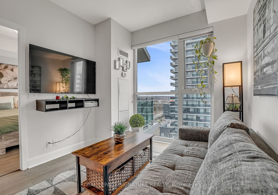 33-shore-breeze-drive-etobicoke-ontario-w12236363