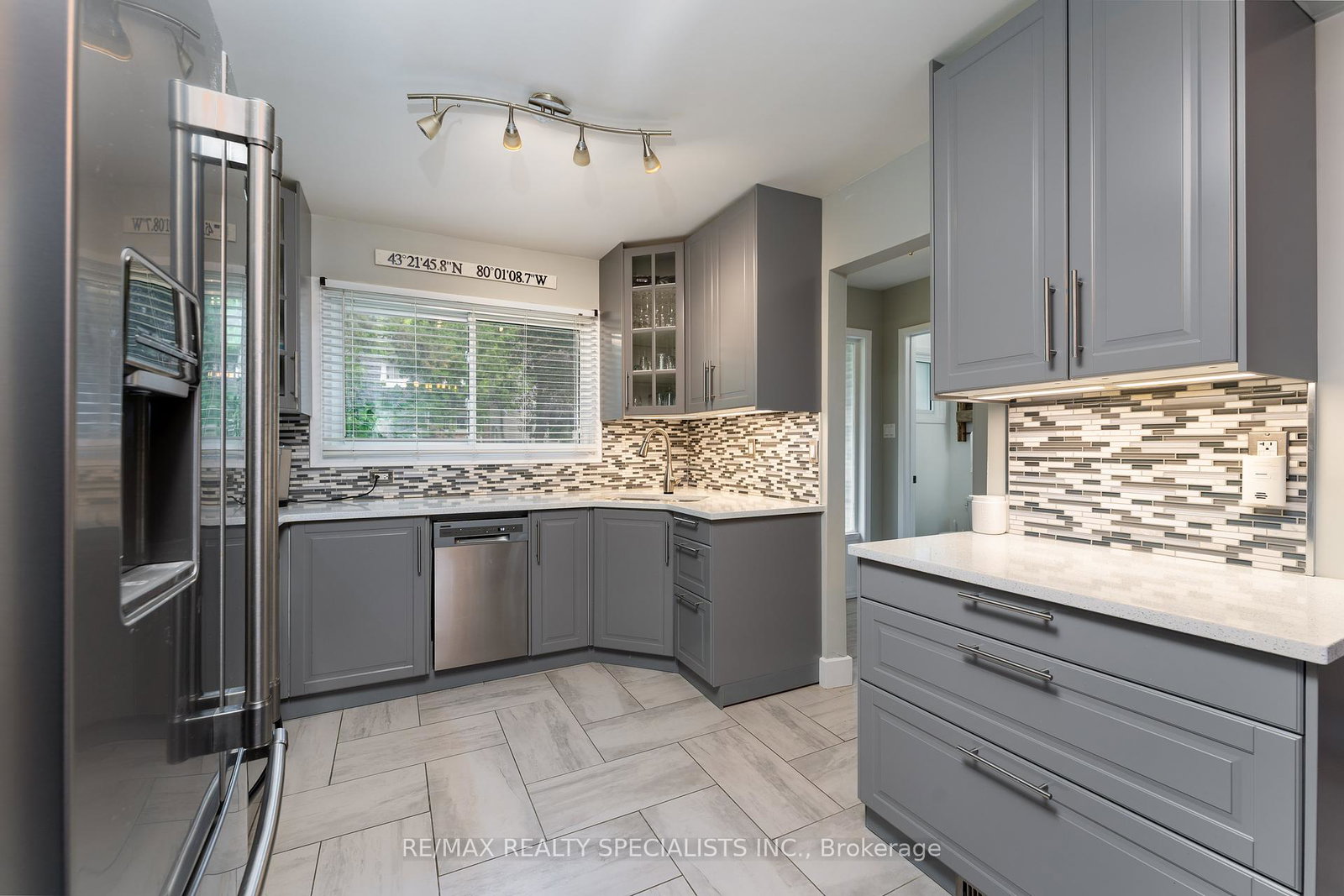 2050-upper-middle-road-burlington-ontario-w12236449