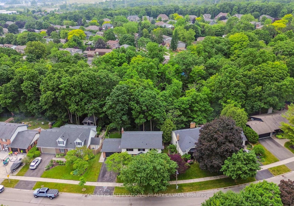 1880-four-seasons-drive-burlington-ontario-w12236572